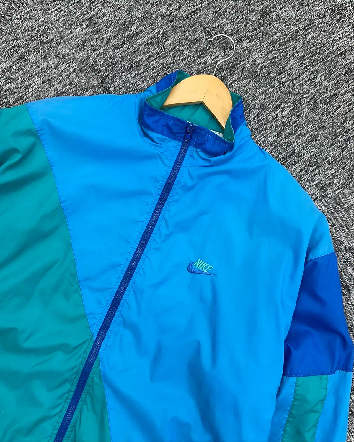 L 90 S NIKE スクール ウィンドブレーカー-M1062