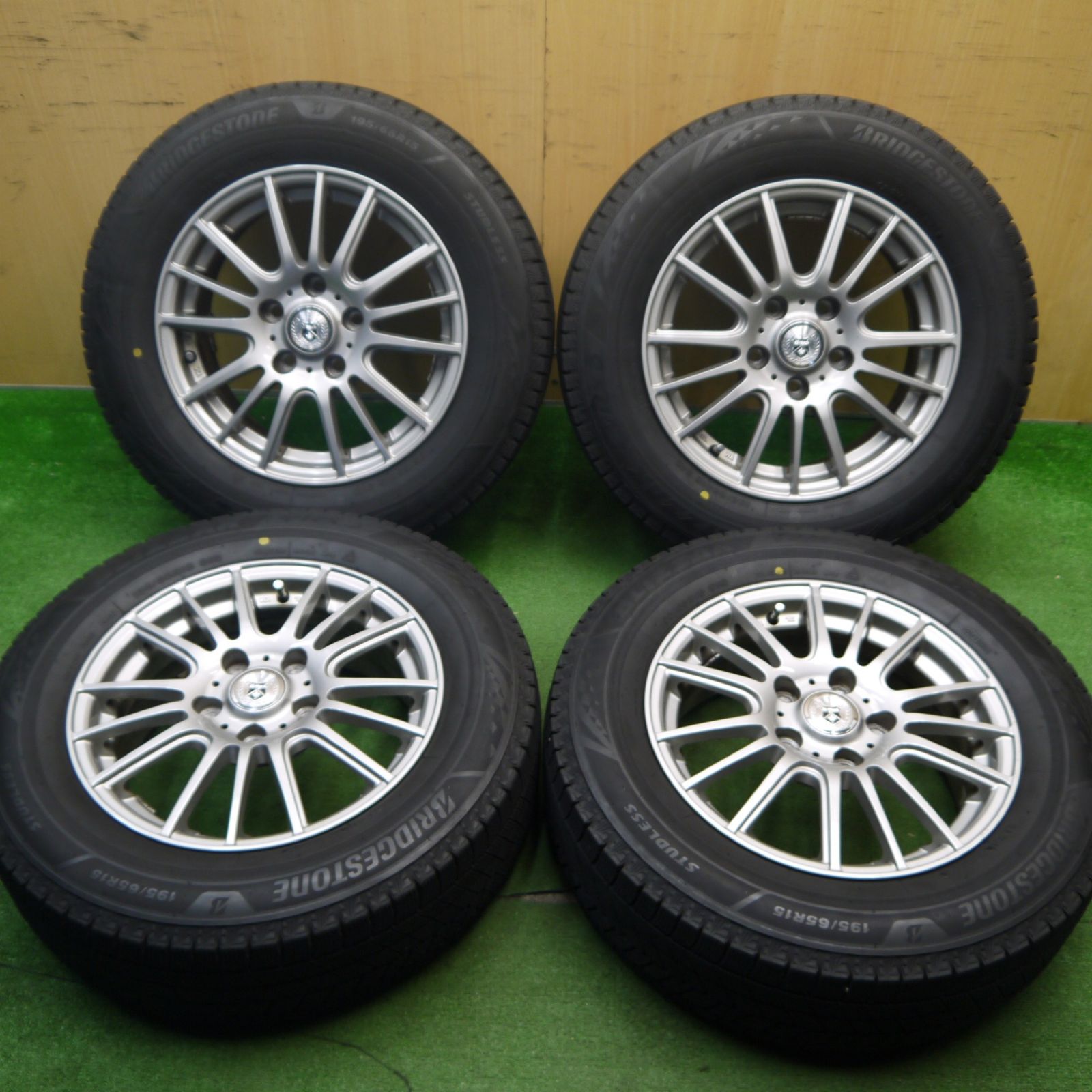バリ溝 22年 キレイ 9.5分 スタッドレス 195|65R15 ブリヂストン ブリザック VRX3 GMach 15インチ PCD114.3|5H 5031404Hス