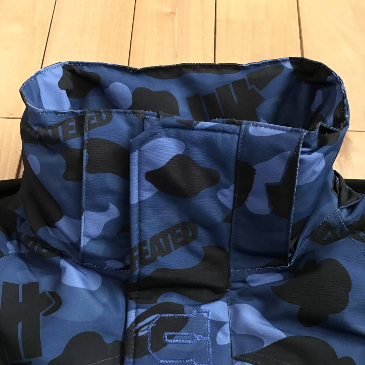 Undefeated × BAPE camo スノボ ダウンジャケット Mサイズ a bathing