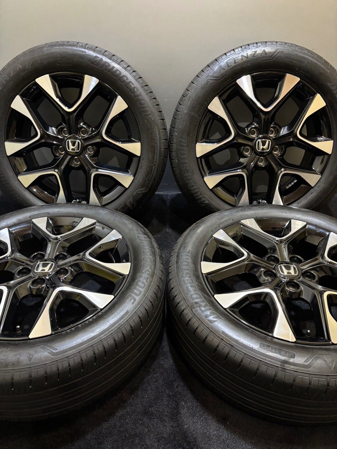 ブリヂストン　アレンザHL33 225/55/18 zr-v純正タイヤ4本　良品 ブリヂストン アレンザHL33 225/55/18 zr-v純正タイヤ4本 良品