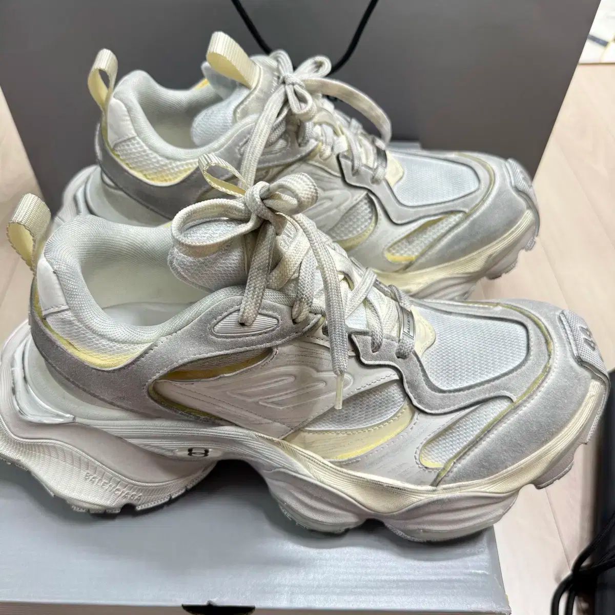 BALENCIAGA