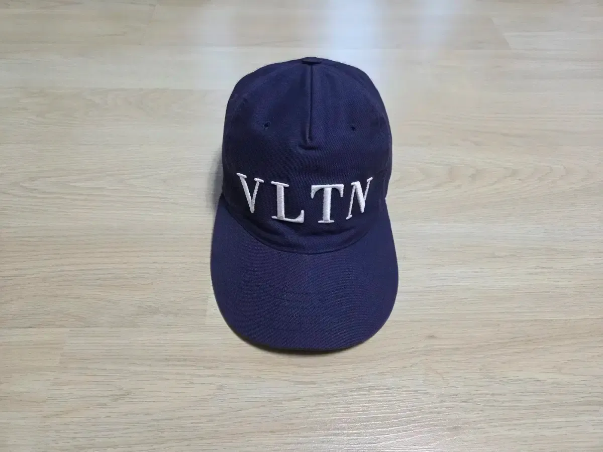 2025年最新】VALENTINO メンズ キャップの人気アイテム - メルカリ