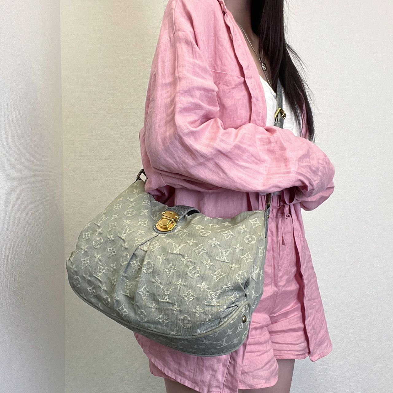 LOUIS VUITTON ルイヴィトン モノグラム デニム グレー スライトリー ショルダーバッグ M95834  レディース【中古商品】Monogram Denim Slightly Shoulder Bag HIBUOCHI VINTAGE - メルカリ