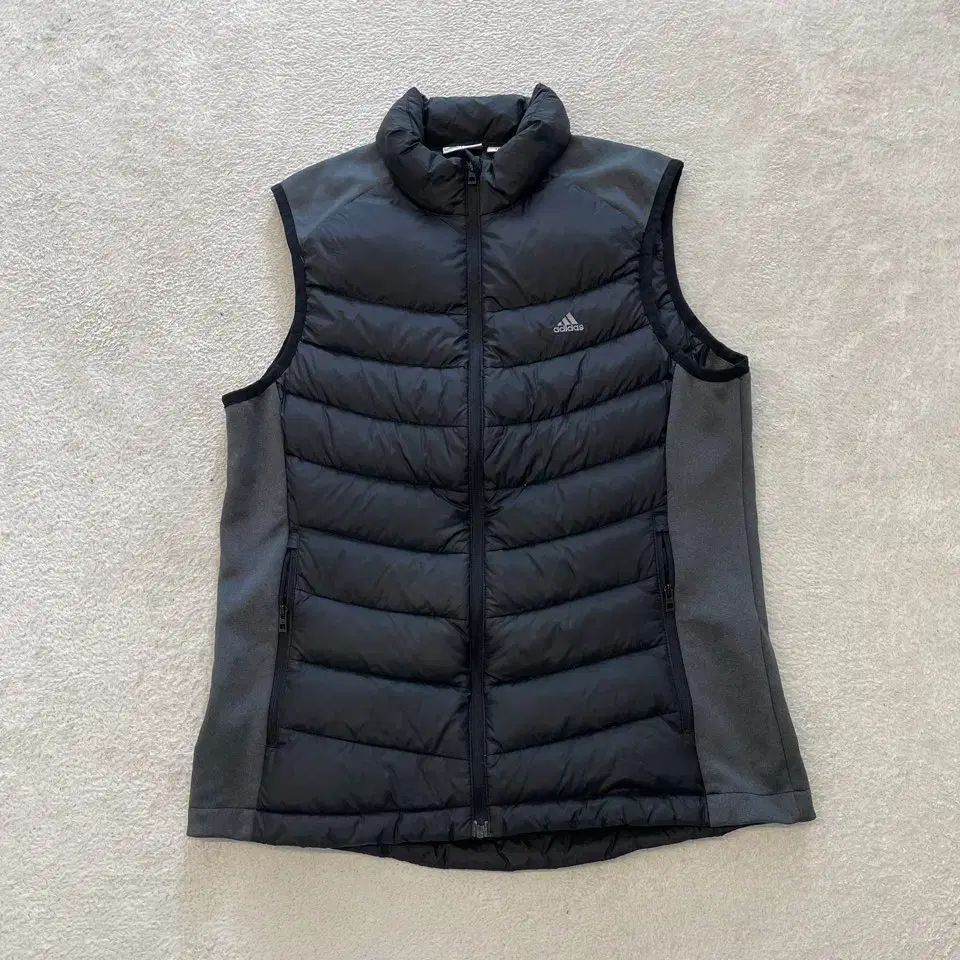 adidas(アディダス) ゴルフ レディース ダウンベスト M - メルカリ
