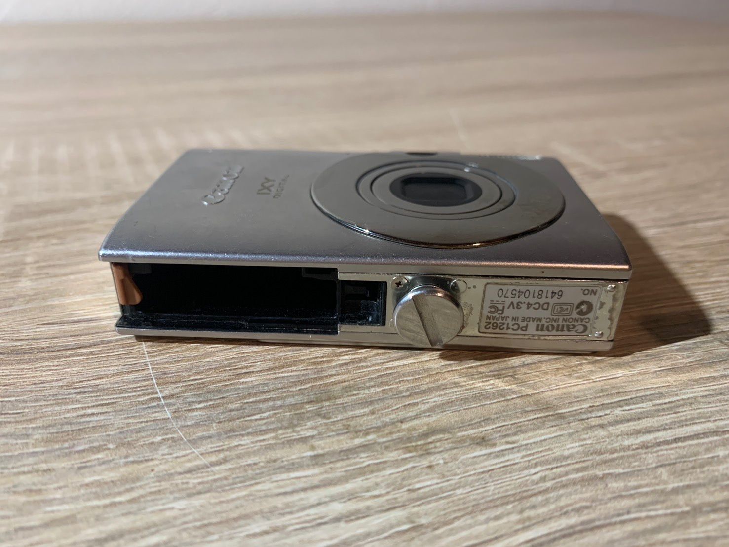 Canon IXYIXYDIGITAL25 ISシルバーデジタルカメラジャンク品