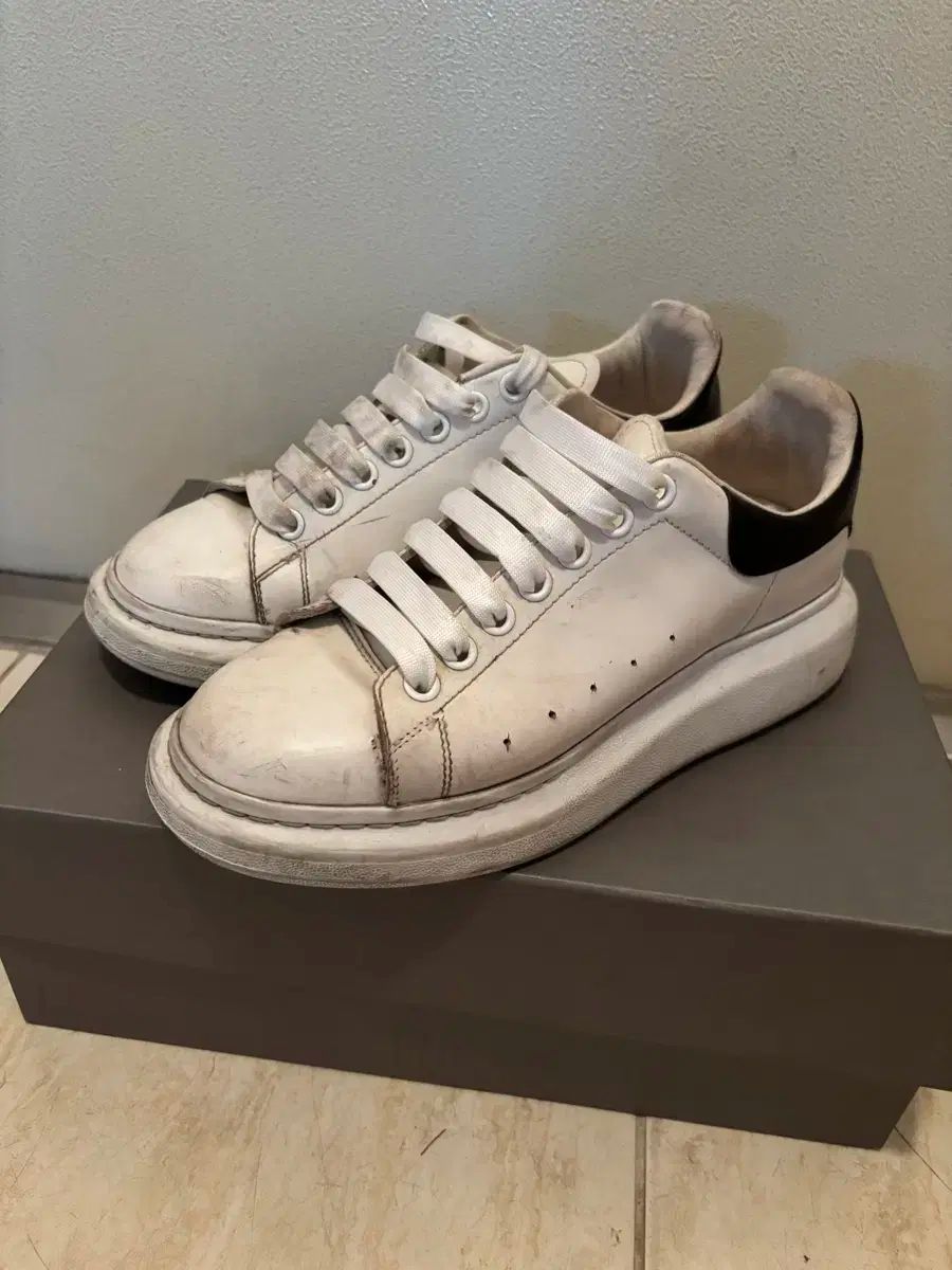 アレクサンダー alexander mcqueen(アレキサンダーマックイーン