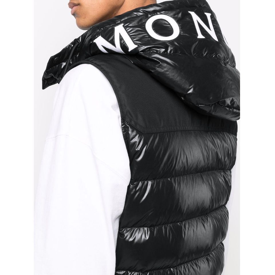 22 MONCLER モンクレール 1A00150 53A0E ブラック GENICHI ロゴ ダウン