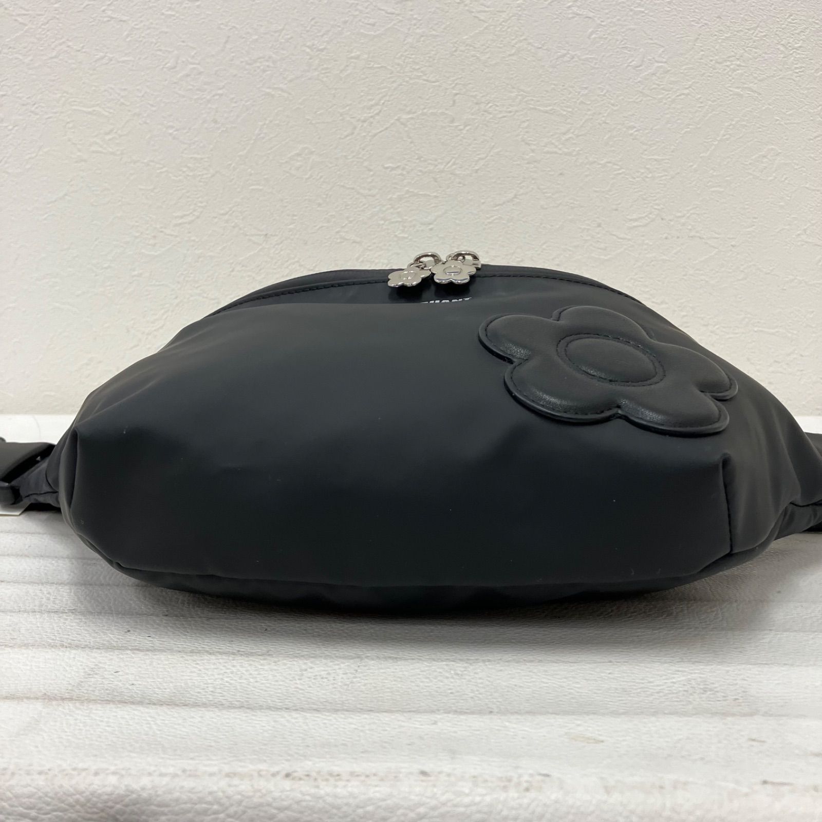 マリクワボディバッグ NEW ERA(R) × MARY QUANTスクエア ボディバッグ｜マリークヮントの通販