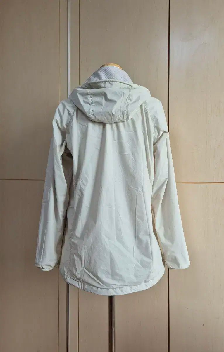 mont bell モンベル 女性用ウインドブレーカー