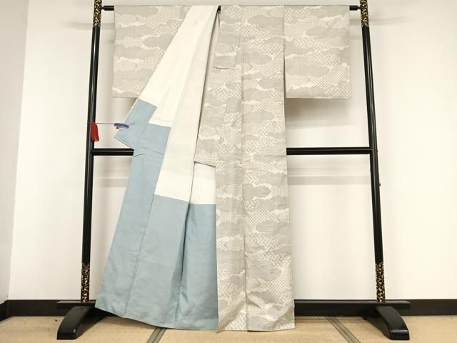 平和屋着物●東郷織物謹製　本場大島紬　160亀甲　雲重ね吉祥文　正絹　逸品　AAAW4238np 平和屋着物○東郷織物謹製 本場大島紬 160亀甲 雲重ね吉祥文 正絹 逸品