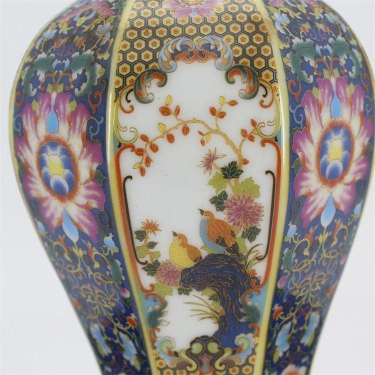 琺瑯彩花鳥八方梅瓶 景徳鎮 陶磁器 装飾品 現代工芸品 美術品 置物 琺瑯彩花鳥八方梅瓶 景徳鎮 陶磁器 装飾品 現代工芸品 美術品