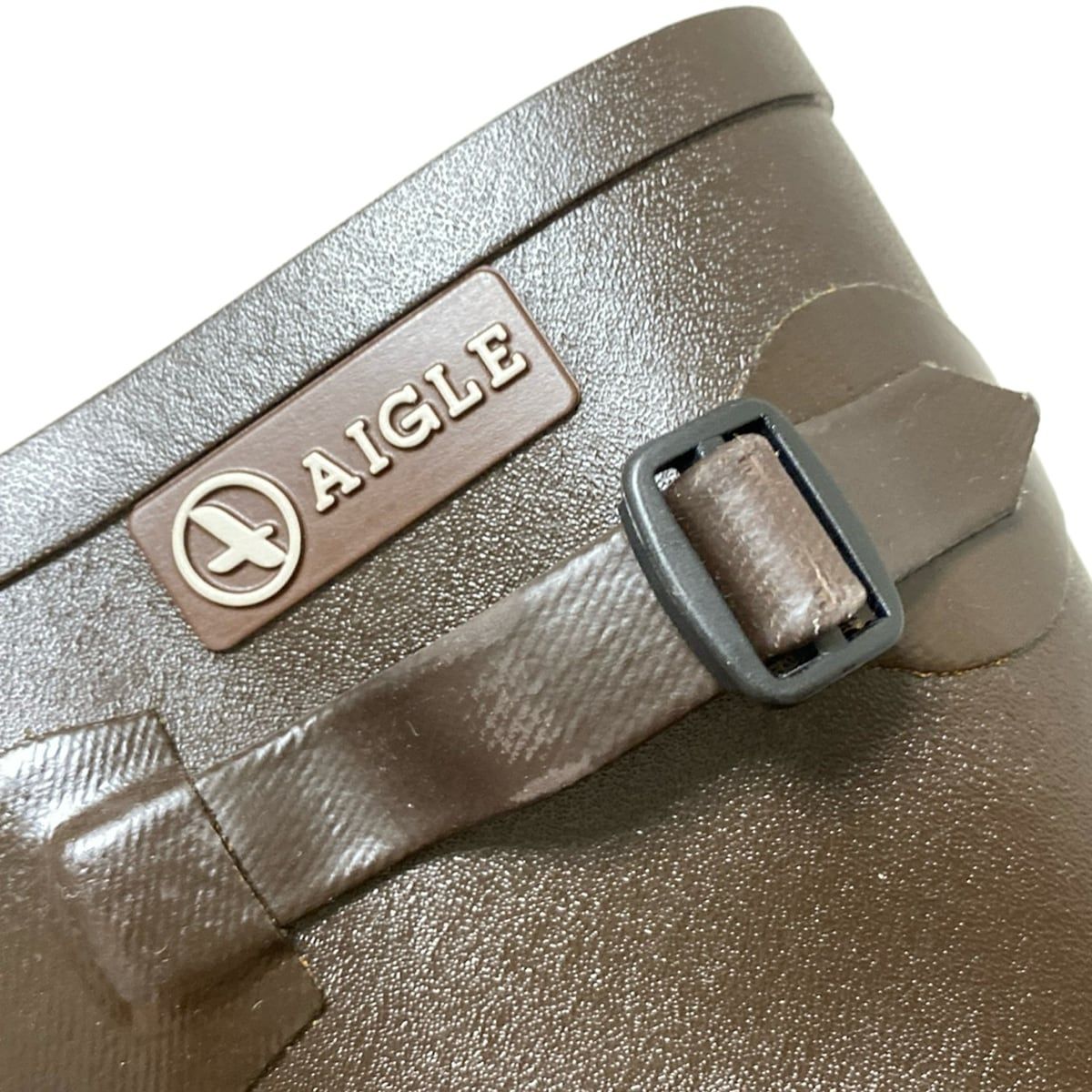 ダークブラウン