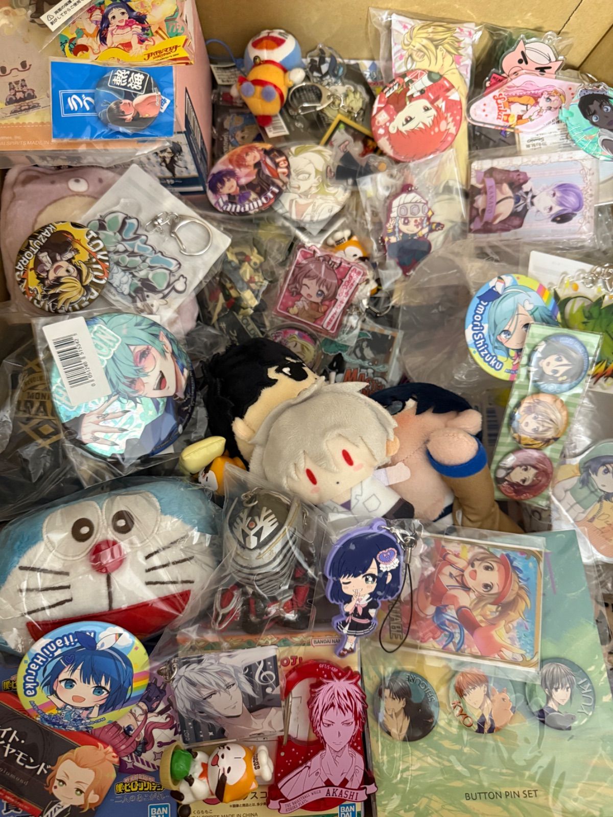 大特価！ アニメグッズ等 缶バッジ キーホルダー クリアファイル