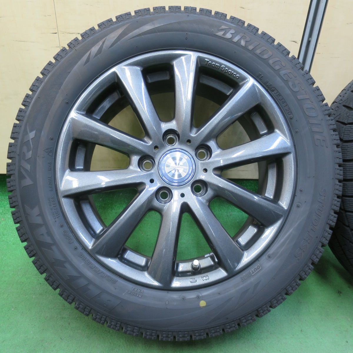 バリ溝 綺麗 9.5分 スタッドレス 205/55R16 LOXARNY SPORT BADX