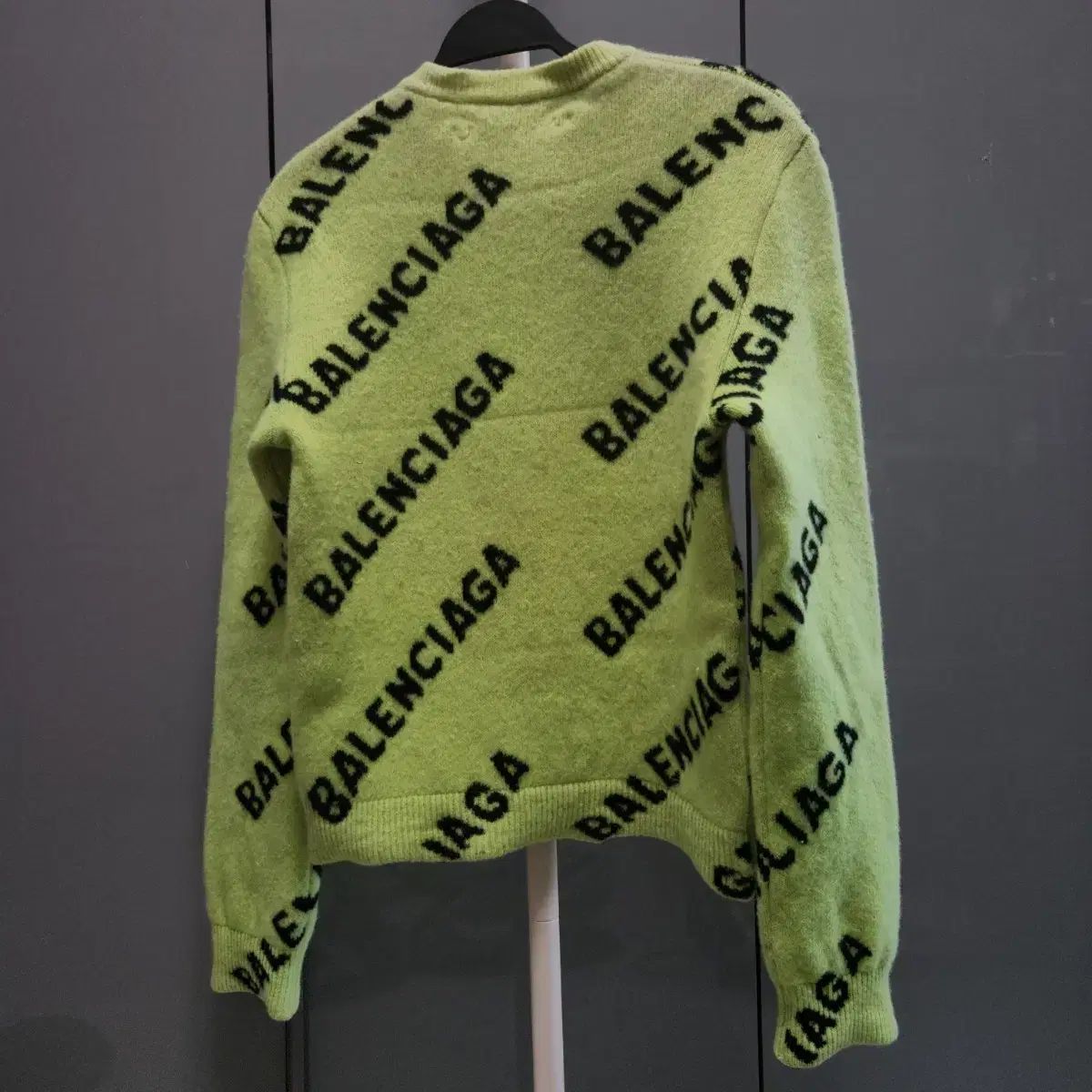 M バレンシアガ マルチロゴ ニット