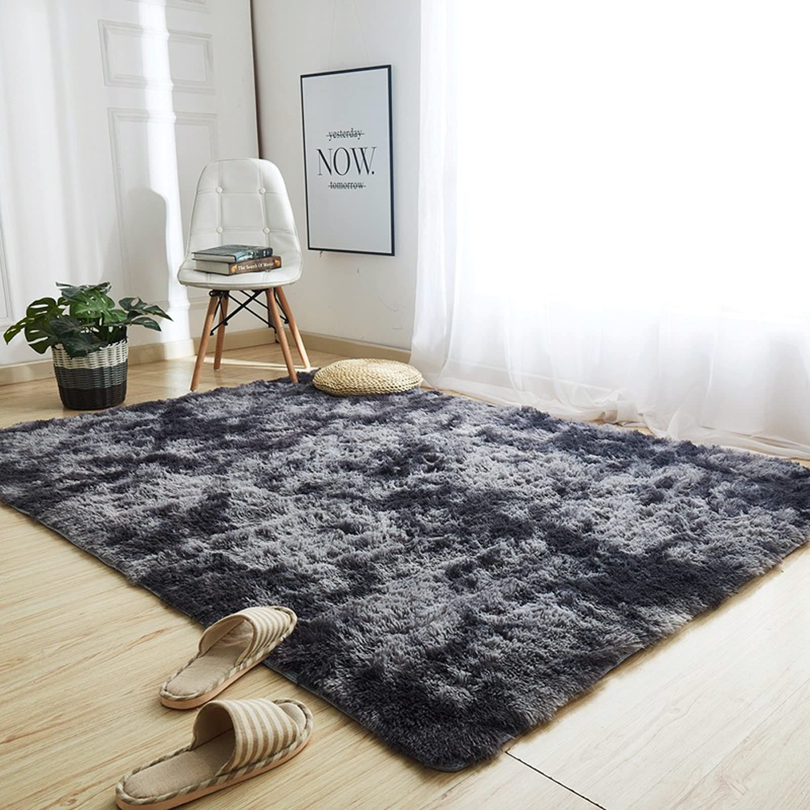 ラグマット 約4畳 200x300cm 洗える 滑り止め付 防ダニ 抗菌 防臭 ラグ 4色選べる 1年中使えるタイプ 北欧 ふわっと手触り カーペット 優しいフランネルラグ 絨毯 折り畳み (ダークグレー)