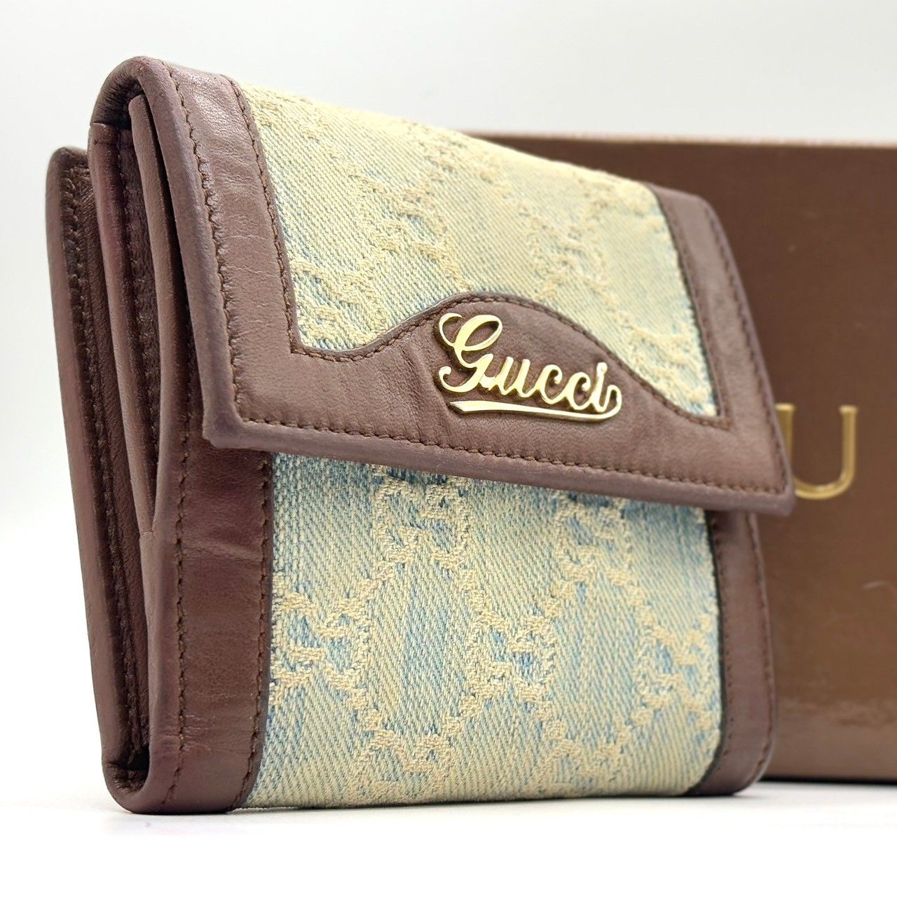 ノスタルジックな艶めき GUCCI グッチ 二つ折り財布 GGデニム 筆記体ロゴ Wホック Y2K レザー×キャンバス ブルー ブラウン