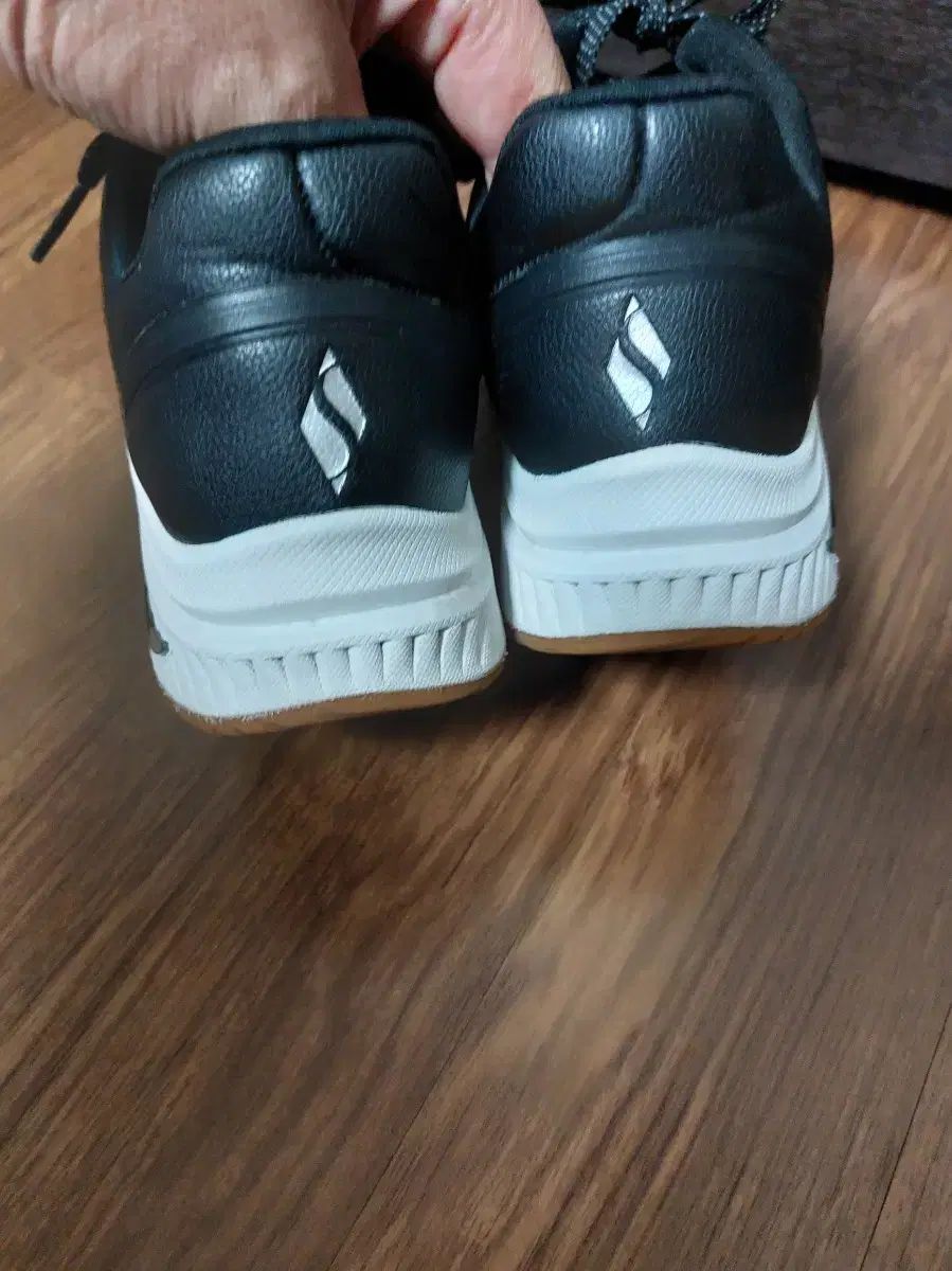 230 黒