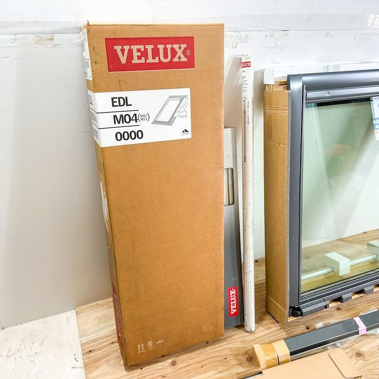 ＜VELUX＞天窓・ルーフウィンドウシリーズ（型番：GGL MK04 3057ほか）H978×W780【未使用アウトレット品】 VELUX＞天窓・ルーフウィンドウシリーズ（型番：GGL MK04 3057