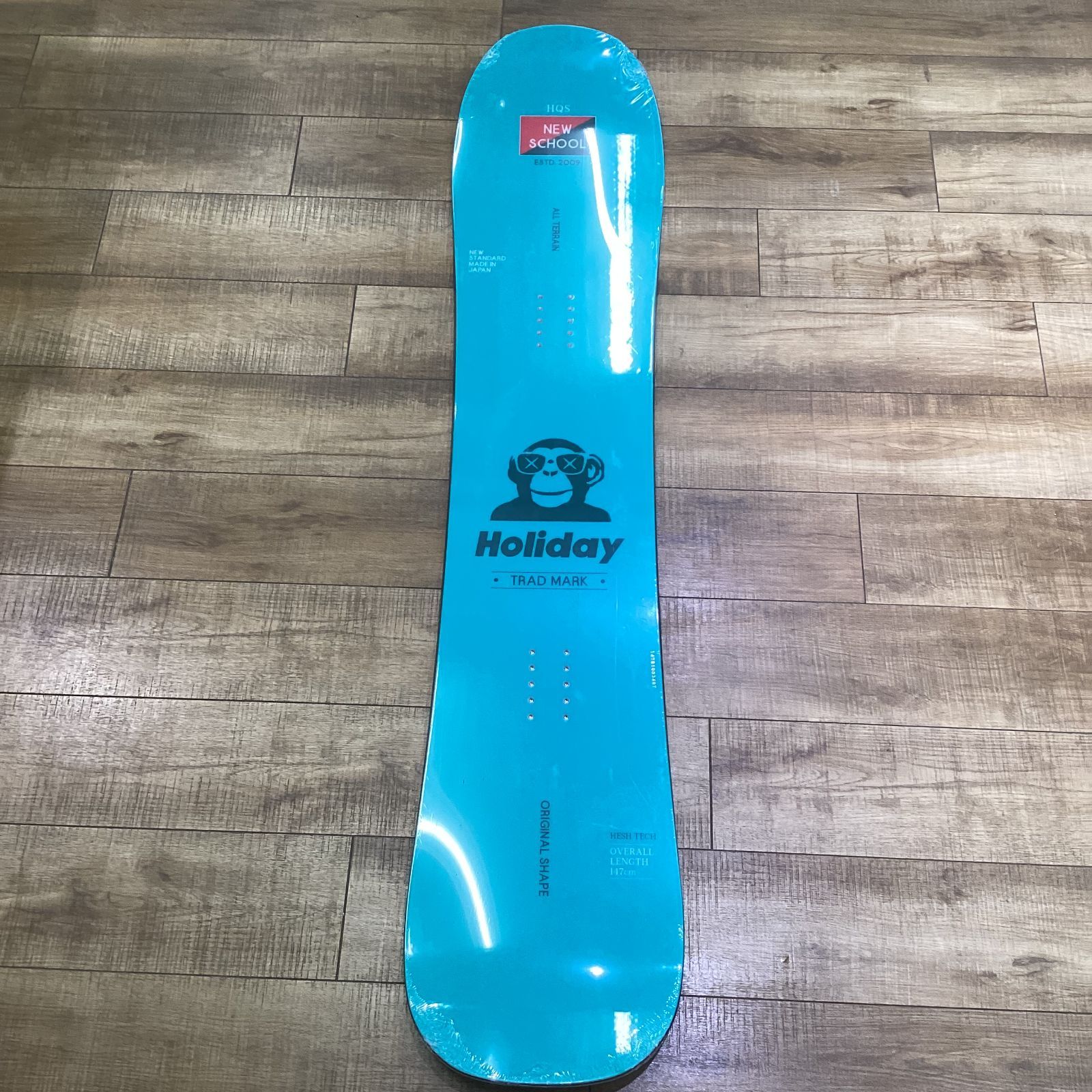 新古スノーボード HOLIDAY NEW SCHOOL 147cm 国産パウダーボード