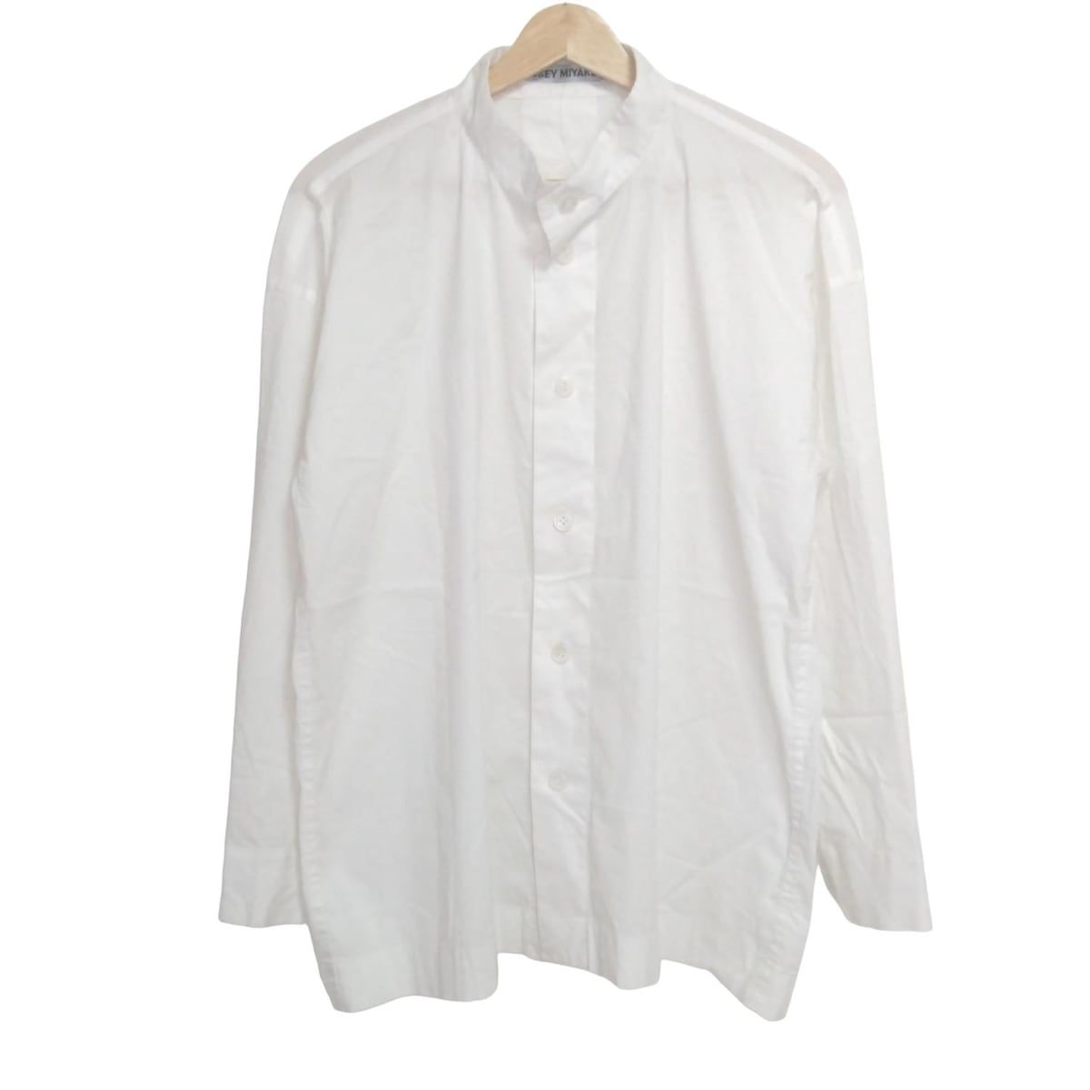 ISSEY MIYAKE ベージュ 長袖シャツ アイテムのご紹介「HYBRID SHIRT」 – isseymiyake.com