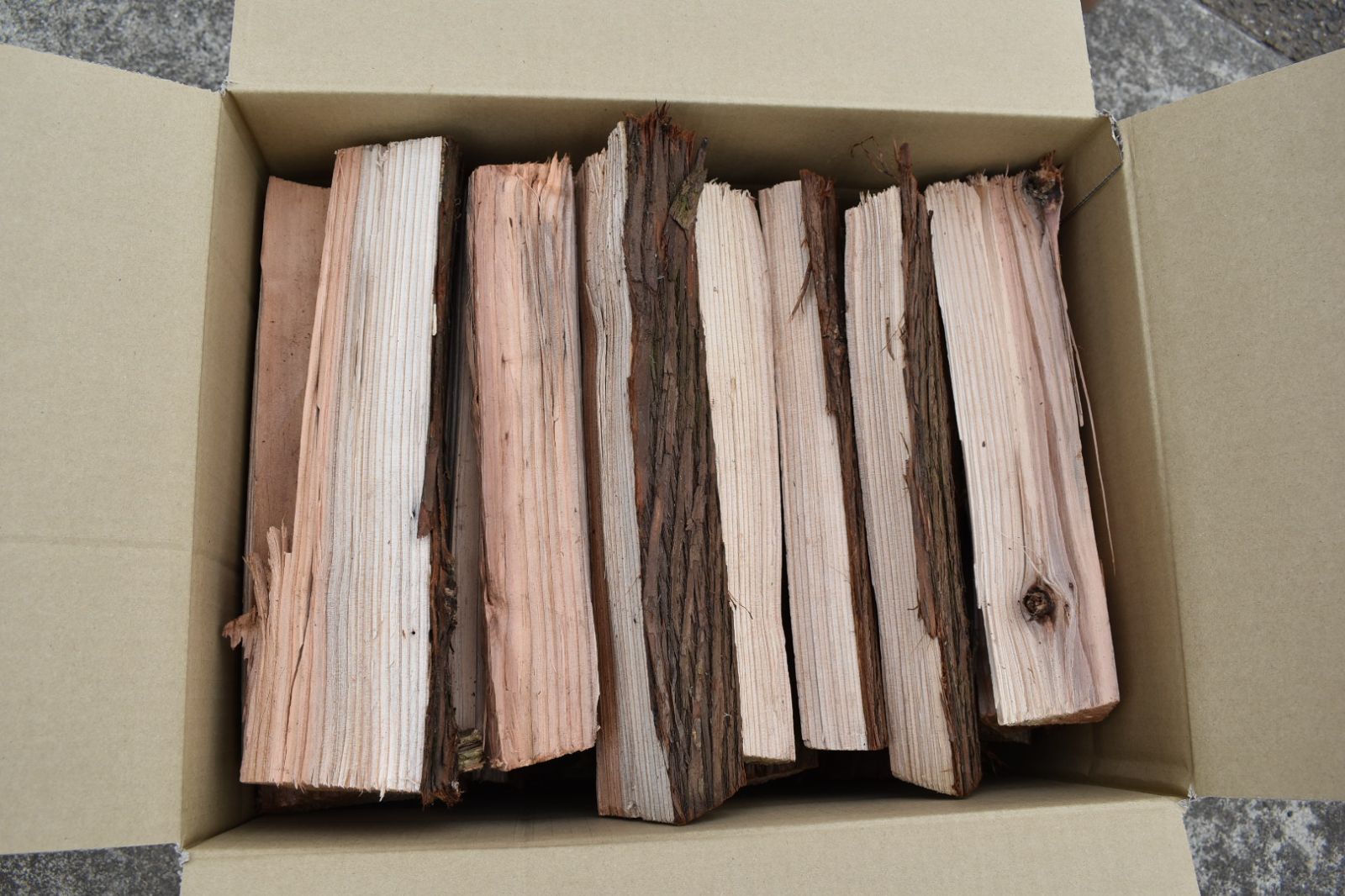 クルミ様専用【薪 15kg 送料込み】私有地で育てた木(杉)を薪にしました