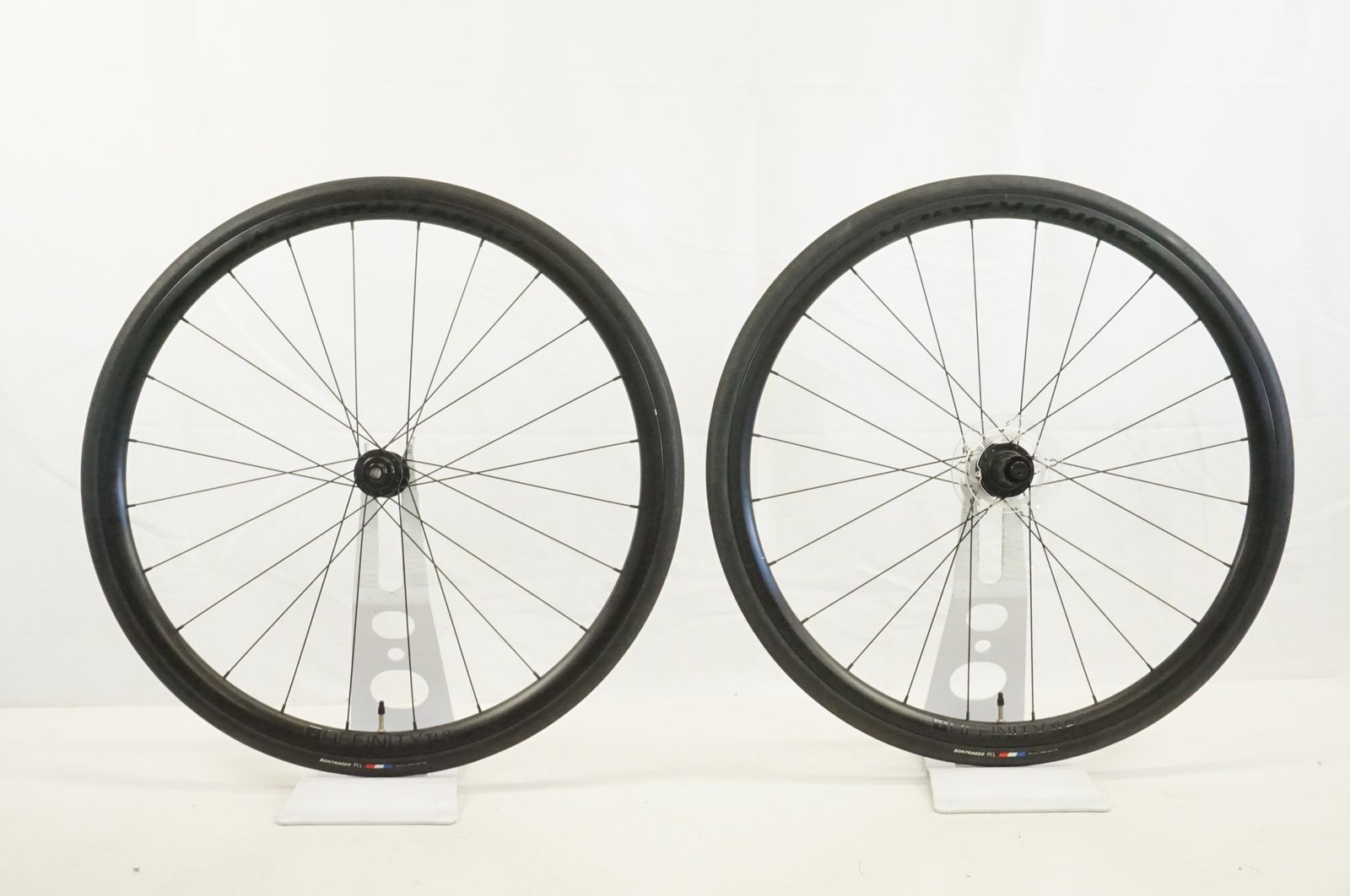 BONTRAGER 「ボントレガー」 RACE SHIMANO11速 ホイールセット