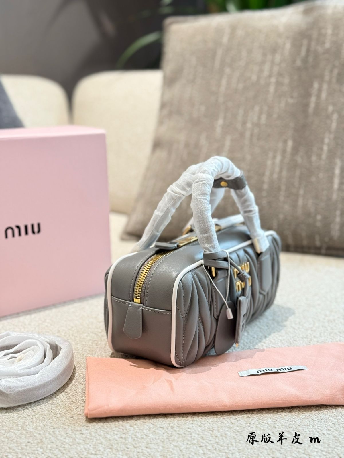今日特価】MiuMiu ボウリングバッグ SS25 ショーモデル 22cm
