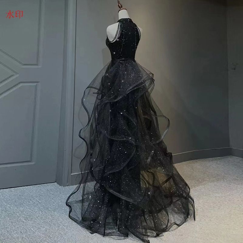 黒のグリッターイブニングドレス