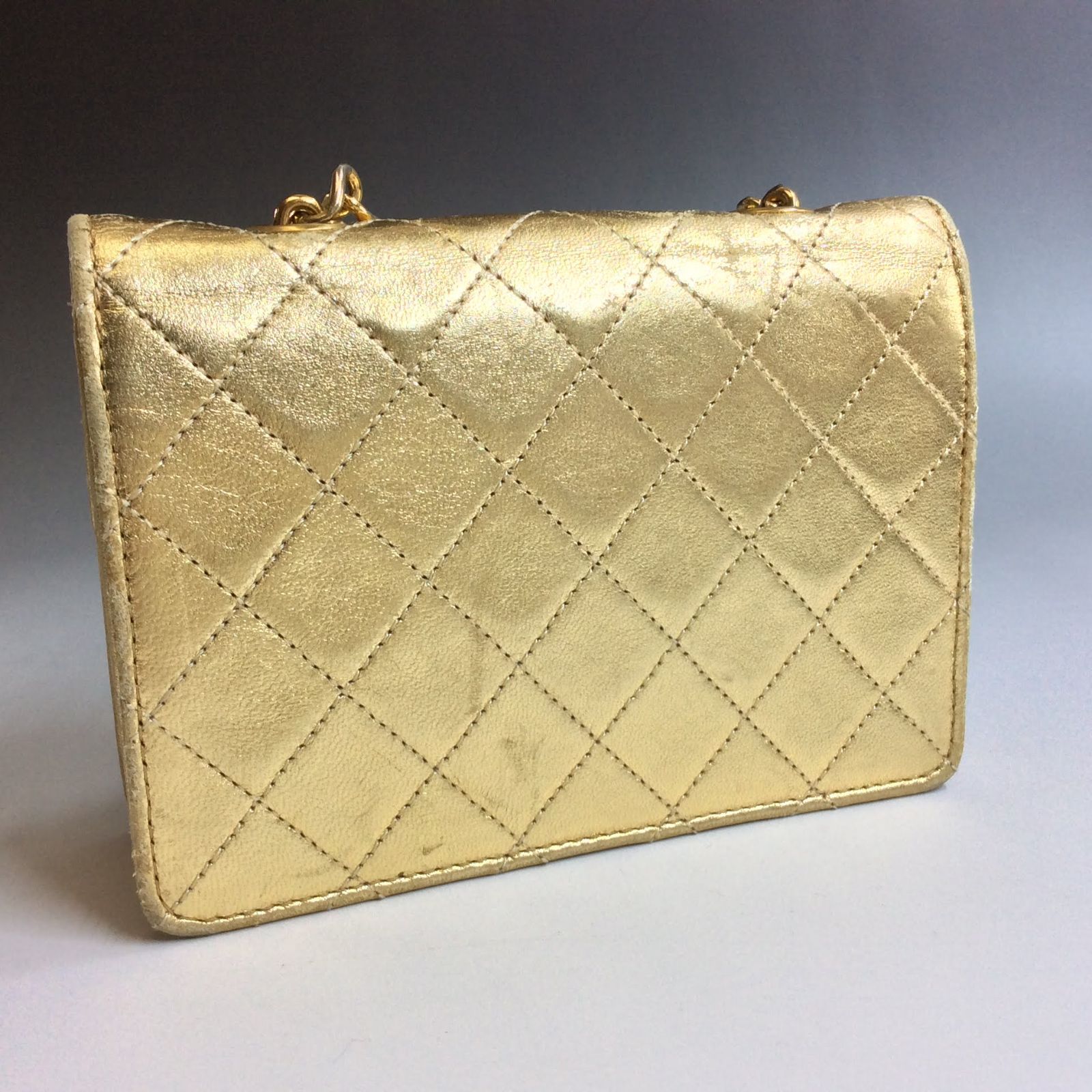 CHANEL【シャネル】 ミニマトラッセ ゴールド　ショルダーバッグ　チェーン　ゴールド金具　パーティバッグ　ミニバッグ　h1948-ki