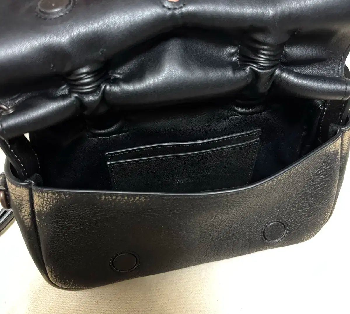 【大好評販売！】 Acne Studios アクネストゥディオズ studio マルチポケットバッグ