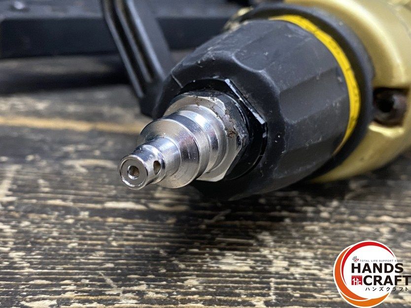 ● 品 HITACHI 日立工機 N5004HMF 高圧 タッカ 50mm 使用空気圧力 1.76-2.26MPa ケースにマジックによる塗りつぶし有 HRDEVELOPMENT_JP