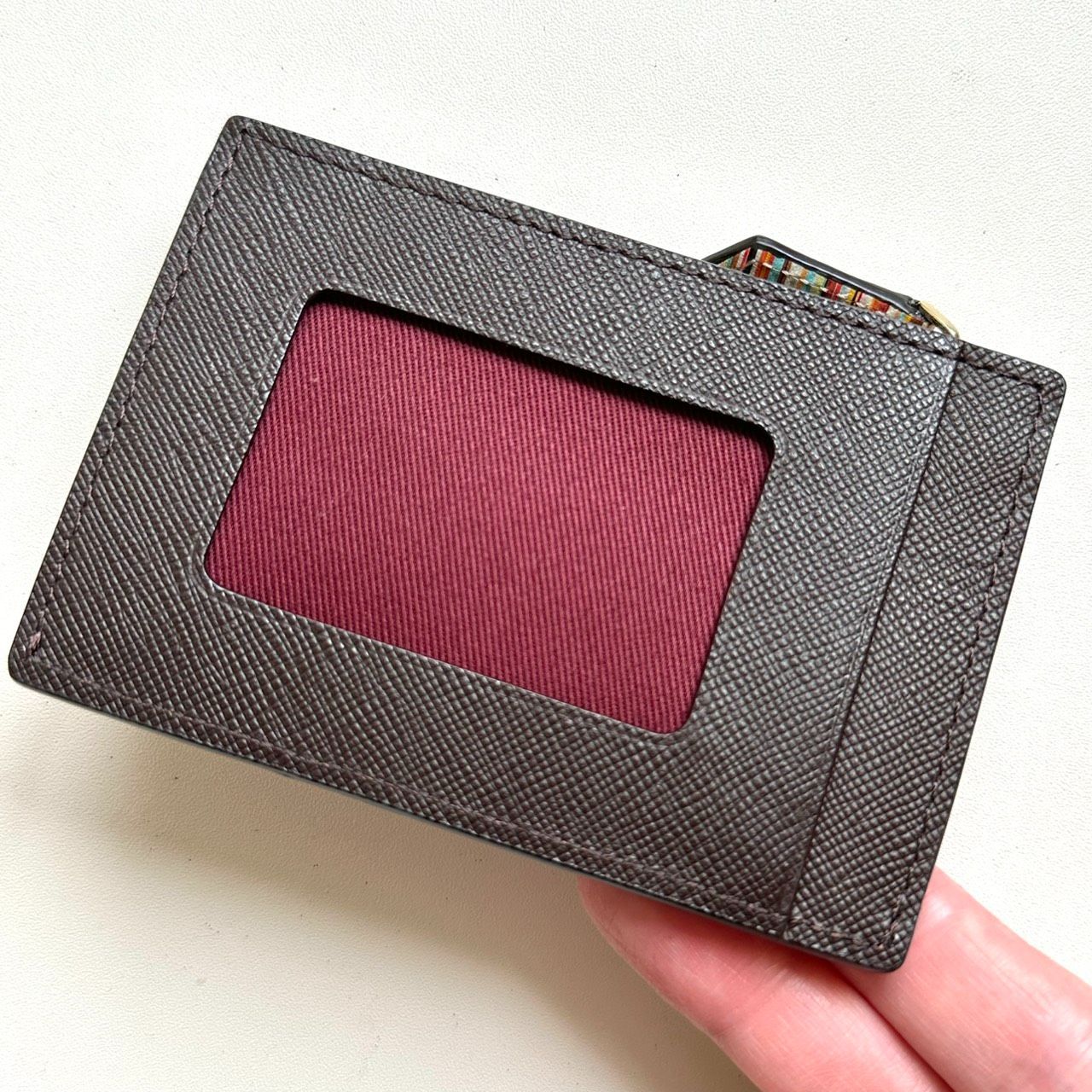 ダークブラウン