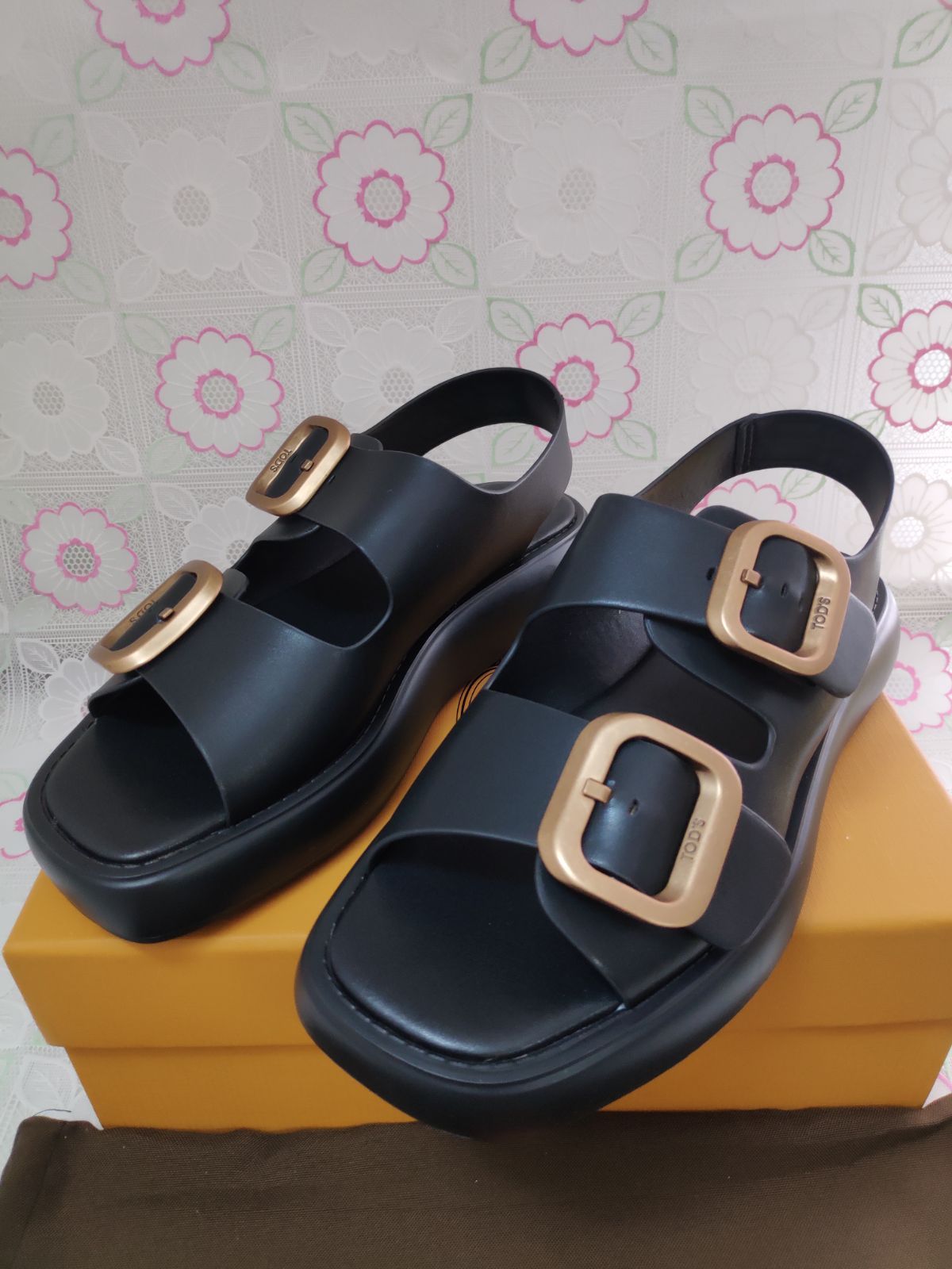美品 TOD'S ブラック サンダル ダブルバックル サイズ38 超人気✨TODS/トッズ サンダル 黒 ダブルベルト ロゴメタル