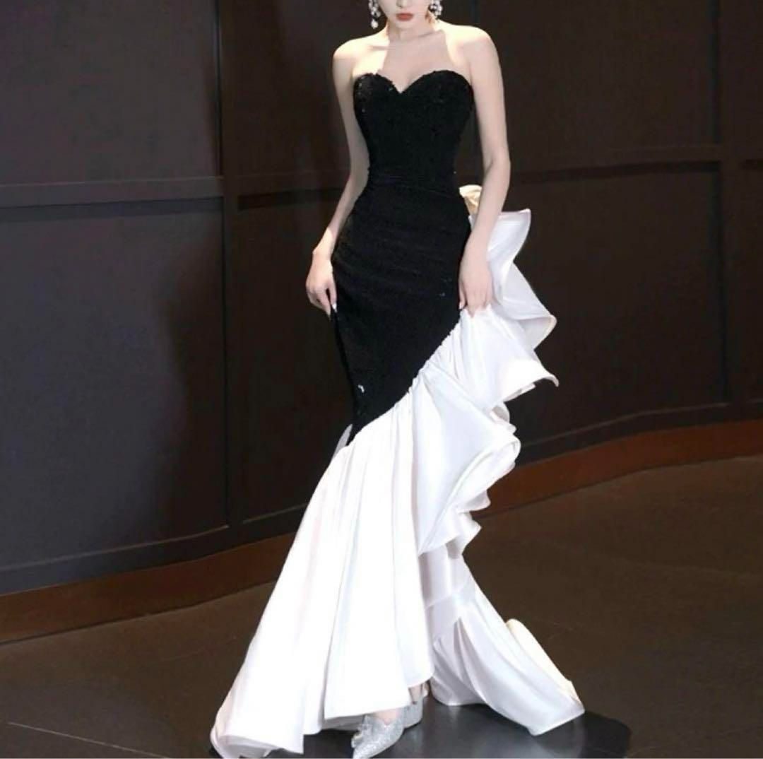 シンプルオシャレなバイカラー ベアイブニングドレス♩.• 新品・未使用】デコルテの薔薇が美しいバイカラーのベア