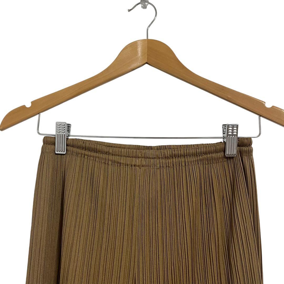 PLEATS PLEASE パンツ 3 PLEATS PLEASE パンツ 3 面白いデザイン