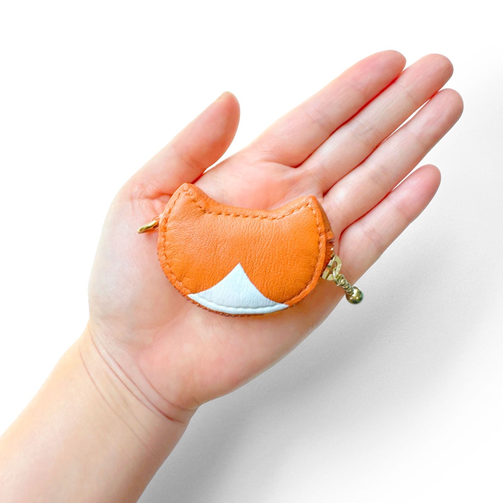 猫型コインケース 10ミルクティ白/薄茶猫白［超ミニ,ハチワレ,ベージュ,小銭入れ,小型,コンパクト,レザー,本革,キーホルダー,かわいい］琉七  ニャンともかわいい！トレンドのミニ財布に猫型登場！三毛猫・ハチワレ・茶トラ・ブリティッシュショートヘア柄デビュー！！猫好 ...