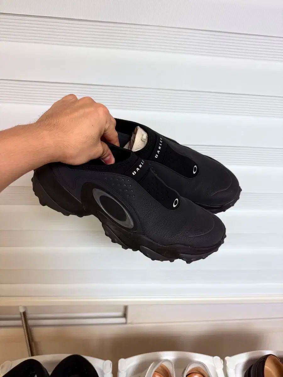 オークリー エッジ アイコン ブラックアウト 275