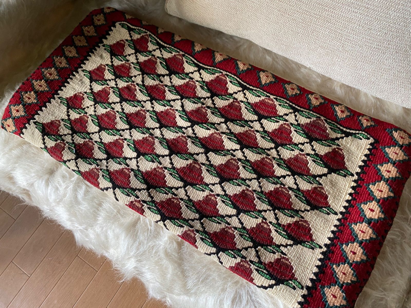 当店オリジナル王族のために織られたセネキリム薔薇柄のヘラティ模様が素敵なクッションカバー使いやすい横長サイズ中身なしで椅子やソファにも