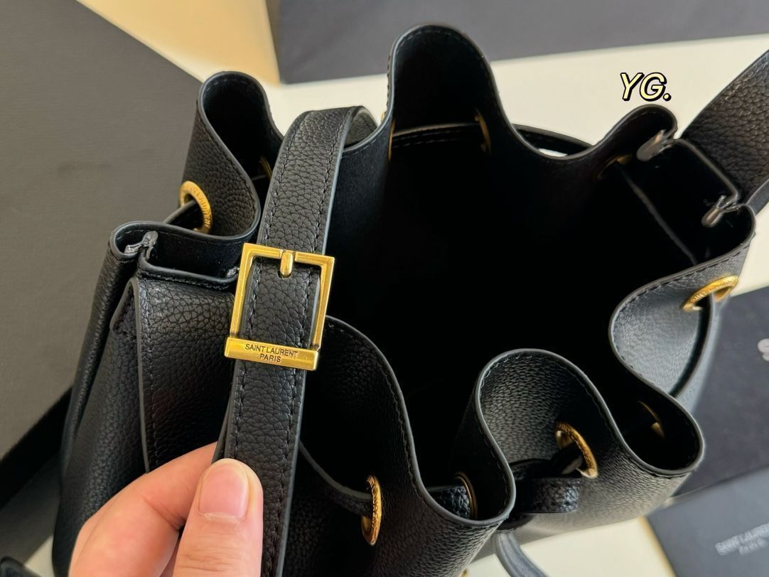 YSL ブラック バケツ型ショルダーバッグ YSLサンローランの新作バケツバッグ、ハンドバッグ、バック