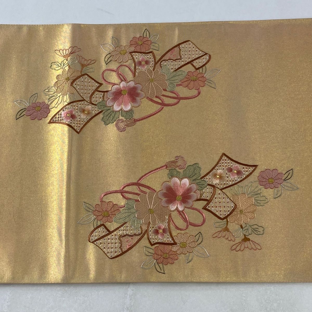 名古屋帯 秀品 束ね熨斗 菊 刺繍 金銀彩 金色 小気味よく 正絹 中古