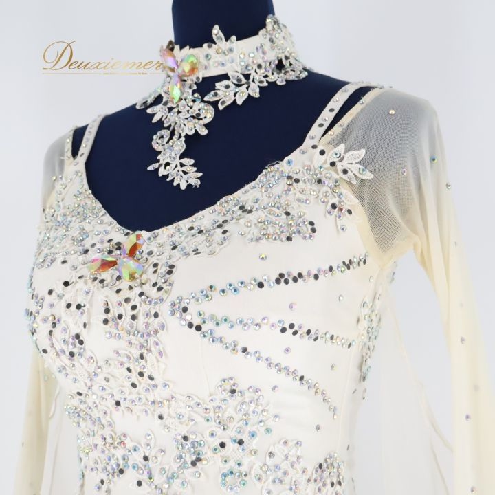 社交ダンス 衣装 ドレス ドレス ワンピース 白 フロート フリル シルバー デモ 競技 ダンス パーティ ホワイト系 おしゃれ 装飾 かわいい 上品 パーティドレス ステージ衣装 ダンスワンピース 花柄 美しい 感 M LLC-HASEGAWATOSO_COM