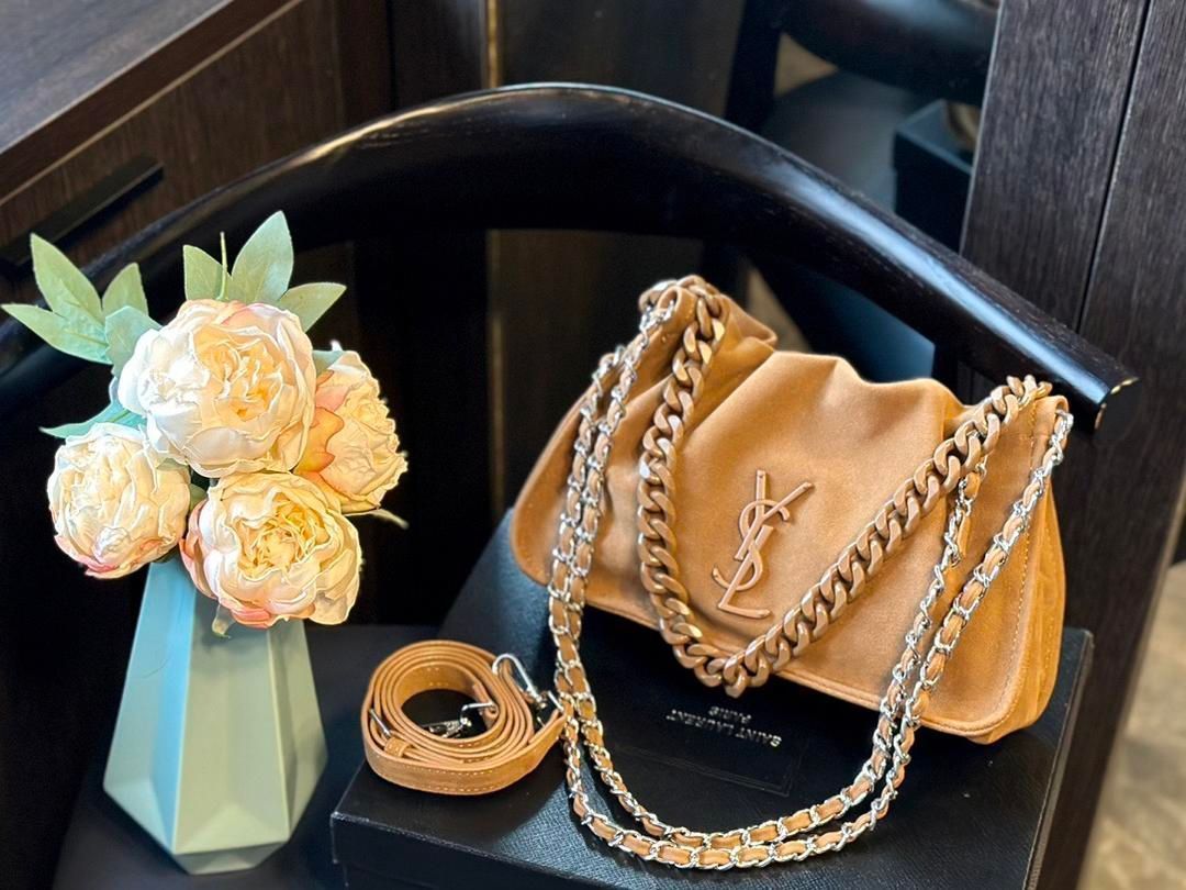 YSLサンローランの スエード女性用アンダーアームバッグ｜ ｜ ♥