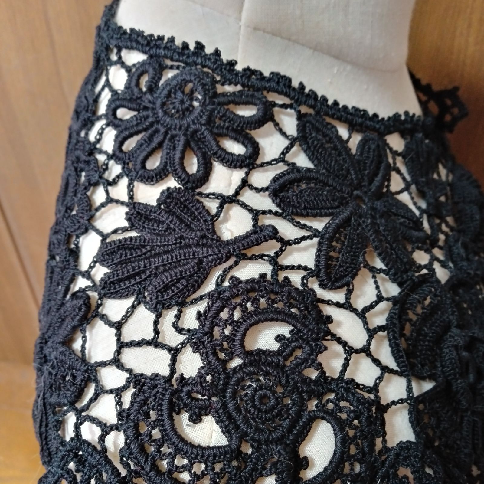 アイリッシュクロッシェレース編みの黒い花のつけ襟 Lサイズ
