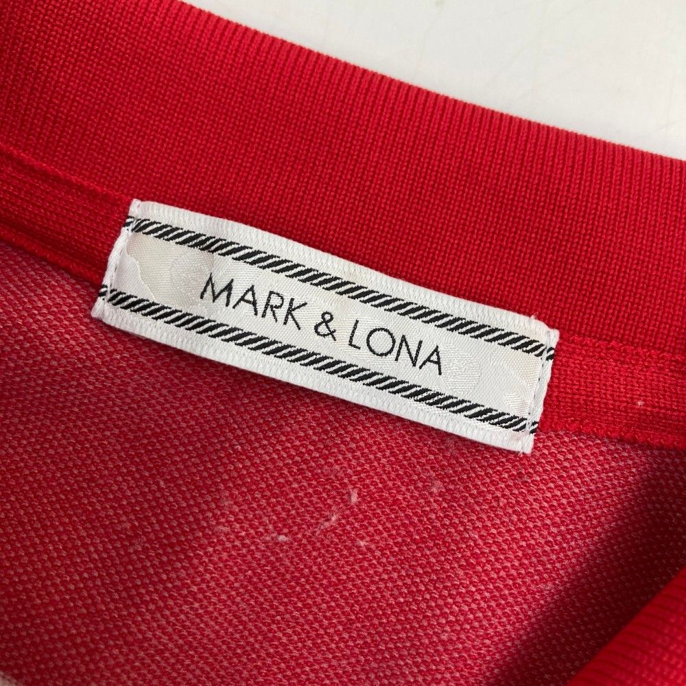 サイズ：M MARK&LONA マークアンドロナ  半袖ポロシャツ ボーダー レッド系 [240101445860] ゴルフウェア メンズ ストスト サイズ：M MARK&LONA マークアンドロナ 半袖ポロシャツ ボーダー