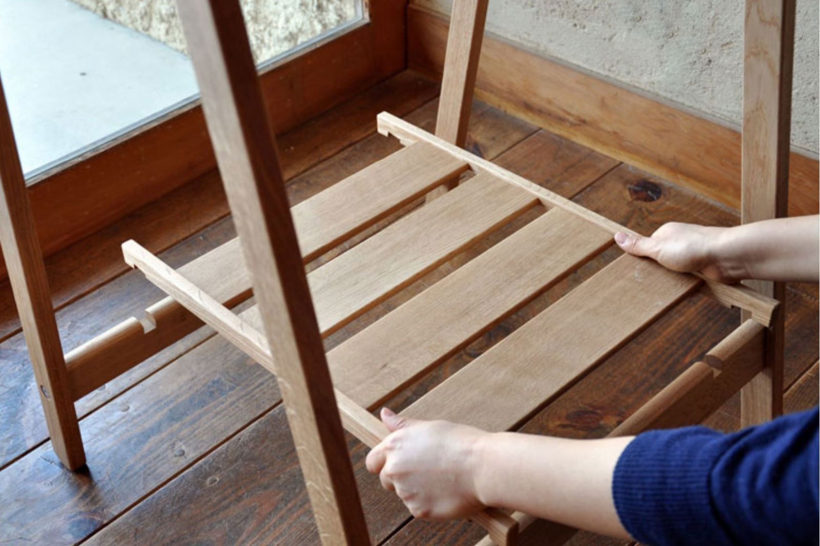 国産無垢の木のハンガーラック ブラウン