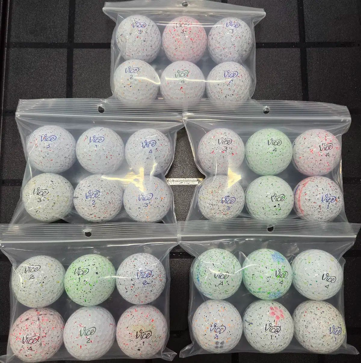 ヴァイスシュヴァルツ A級 ウレタン 3ピース COLOR ロストボール 30球 ゴルフボール メルカリshop取引では対象外