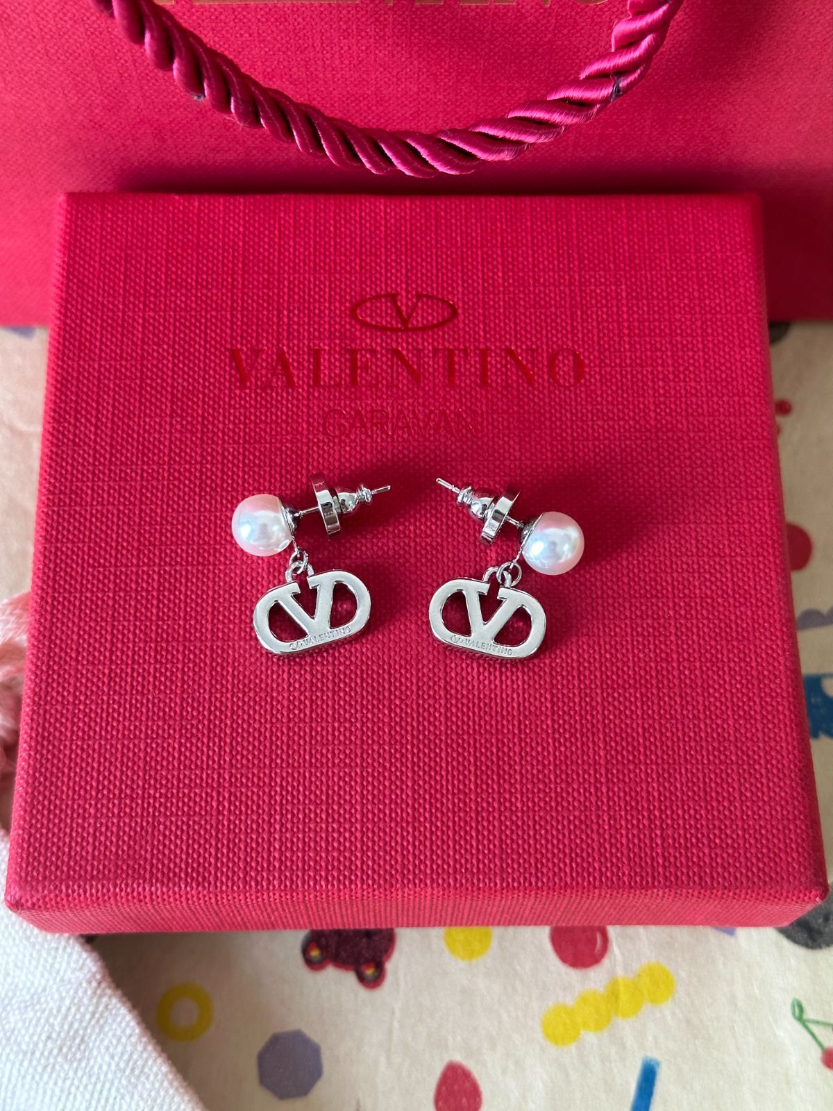 極美品☆VALENTINO パール付きピアス シルバー - メルカリ