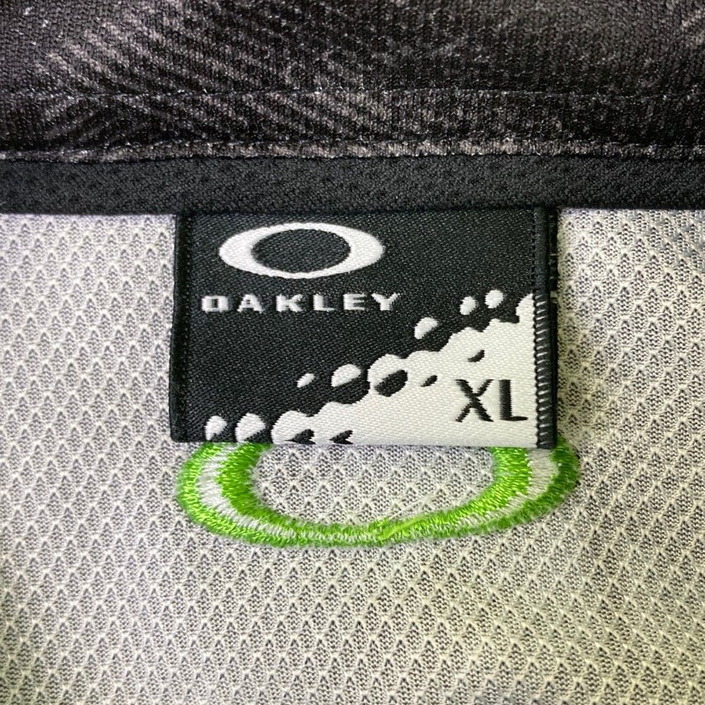 サイズ：XL OAKLEY オークリー 433627JP 半袖ポロシャツ ボタンダウン 総柄 ネイビー系 [240101421949] ゴルフウェア メンズ ストスト サイズ：XL OAKLEY オークリー 433627JP 半袖ポロシャツ ボタン