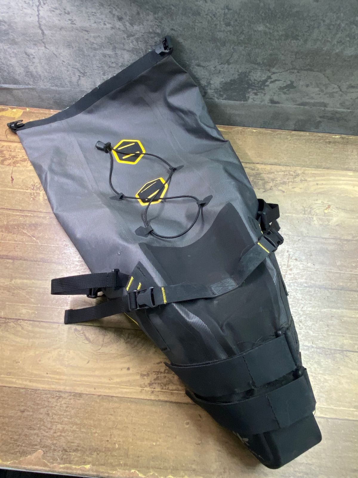 JM099 アピデュラ APIDURA EXPEDITION SADDLE BAG 17L グレー